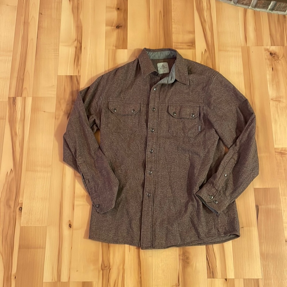 Men’s medium dark purple Ascend shirt